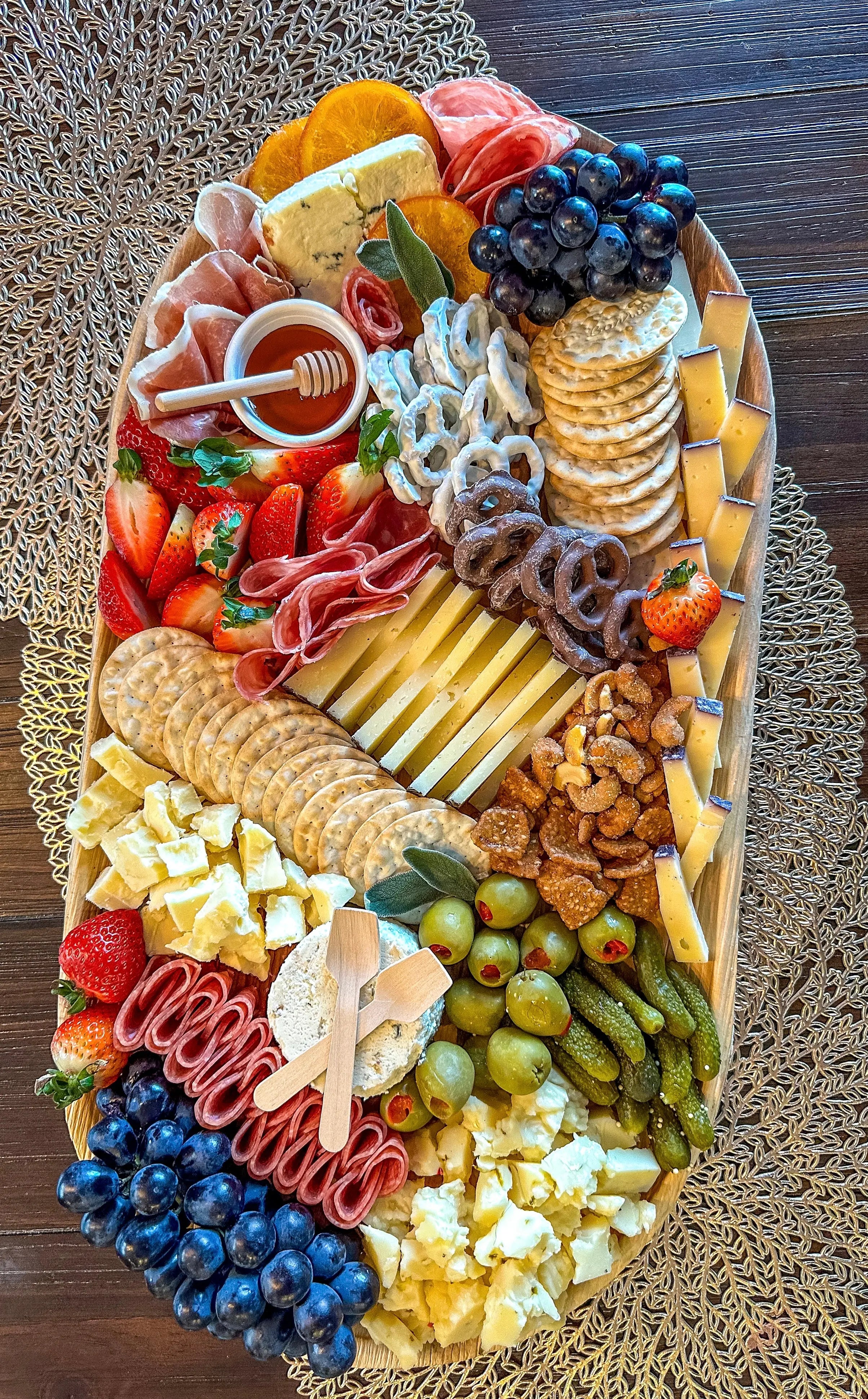 top places to get charcuterie boards delivered to your... Delivery of Charcuterie Boards | Get your favorite charcuterie boards ...